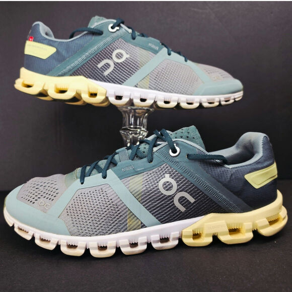 On Shoes - Oncloud Women 8 Comfy footwear